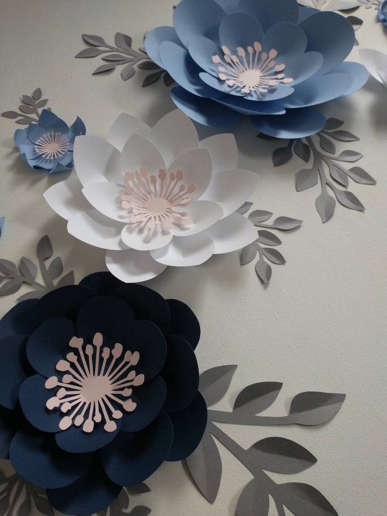 Papierblumen-Set Marineblau Taubenblau Weiß Hellrosa 18-22cm Wanddeko
