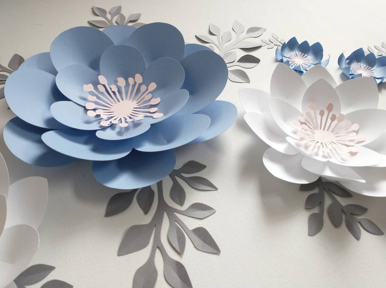 Papierblumen-Set Marineblau Taubenblau Weiß Hellrosa 18-22cm Wanddeko