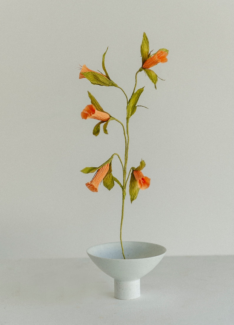 Glockenblumenstrauß aus italienischem Krepppapier, Höhe 39 cm, Drahtstiel anpassbar