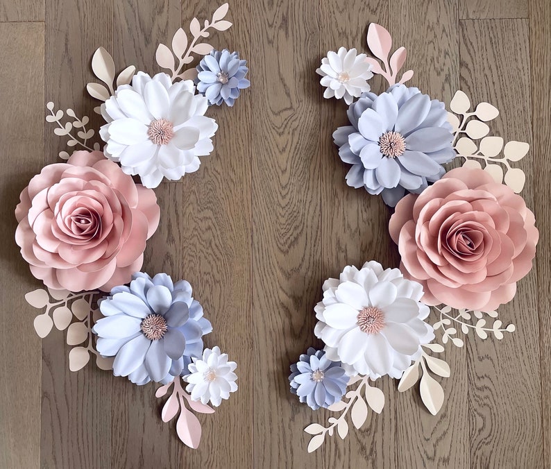Papierblumen Wanddeko Set mit Namensschild für Kinderzimmer, Rosa Weiß, 23cm Rosen