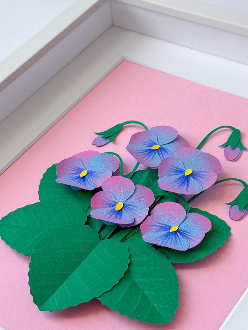 Gerahmtes 3D Papierkunstwerk Stiefmütterchen - Florale Wanddeko