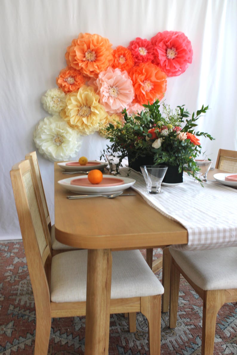Coral Peach Papierblumen-Wanddekor, 10er-Set Gewebe Pfingstrosen Hintergrund
