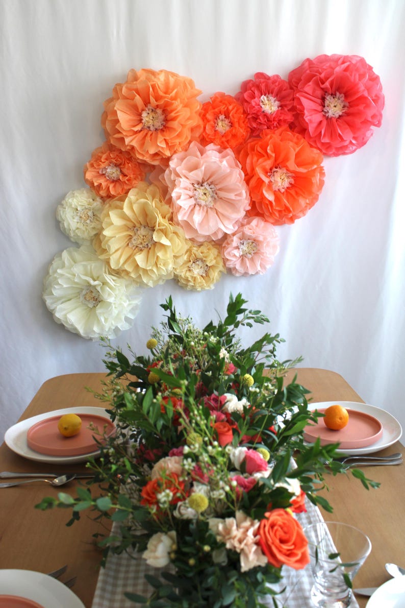 Coral Peach Papierblumen-Wanddekor, 10er-Set Gewebe Pfingstrosen Hintergrund