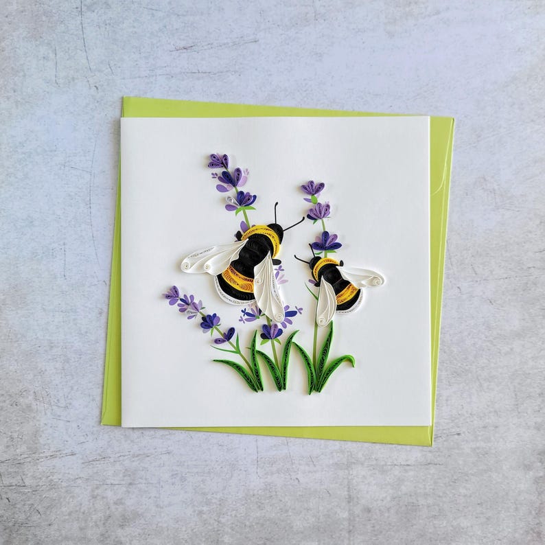 Quilling Grußkarte Bienen und Lavendel – Papierkunst Karte 15x15 cm mit Umschlag