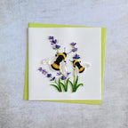 Quilling Grußkarte Bienen und Lavendel – Papierkunst Karte 15x15 cm mit Umschlag