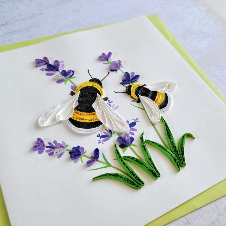 Quilling Grußkarte Bienen und Lavendel – Papierkunst Karte 15x15 cm mit Umschlag