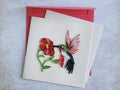 Quilling Grußkarte Kolibris mit roten Blumen - 3D Handgemachte Papierkunst für Geburtstag, Muttertag, Besondere Anlässe, 15x15 cm