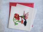 Quilling Grußkarte Kolibris mit roten Blumen - 3D Handgemachte Papierkunst für Geburtstag, Muttertag, Besondere Anlässe, 15x15 cm