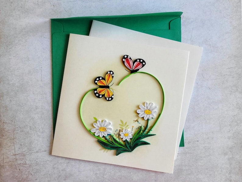 Quilling Karte Schmetterling & Blumen – 3D Grußkarte – Frühlingskarte – Handgemachte Blumenkarte – 15x15 cm