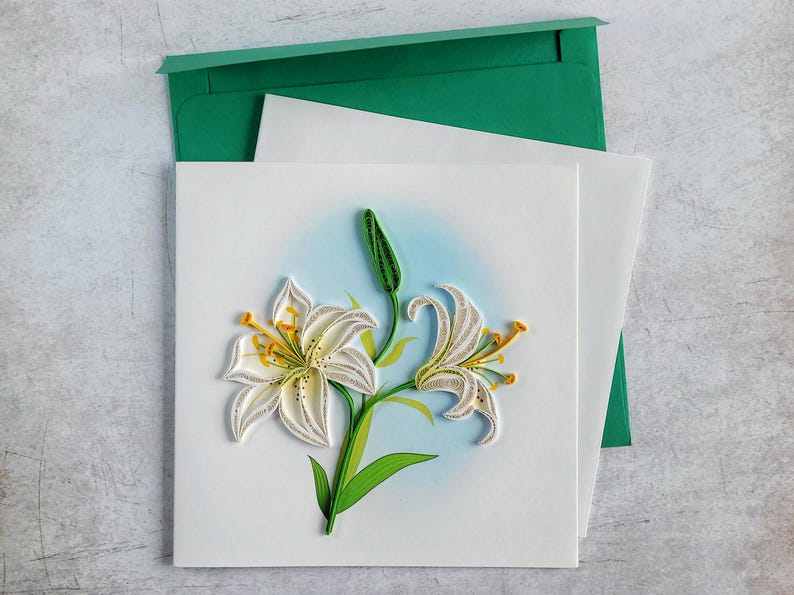 Quilling Karte Lilien – Handgemachte 3D Grußkarte mit Blumenmotiv, 15x15 cm