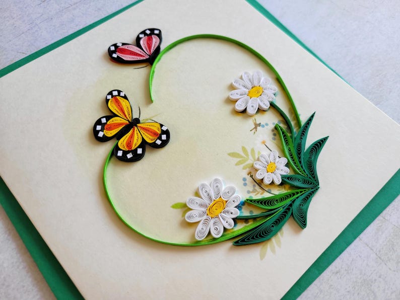 Quilling Karte Schmetterling & Blumen – 3D Grußkarte – Frühlingskarte – Handgemachte Blumenkarte – 15x15 cm
