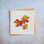 Quilling Grußkarte Ahornblätter - Handgemachte 3D Karte Herbstblätter - Papierkunst Herbstkarte - Geschenk für Naturliebhaber
