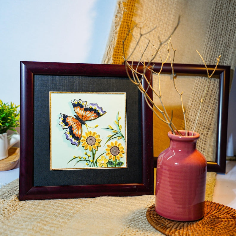 Quilling Schmetterling & Blumen Wandkunst, Gerahmtes 3D Papier Dekor, 24x24 cm, Handgefertigt