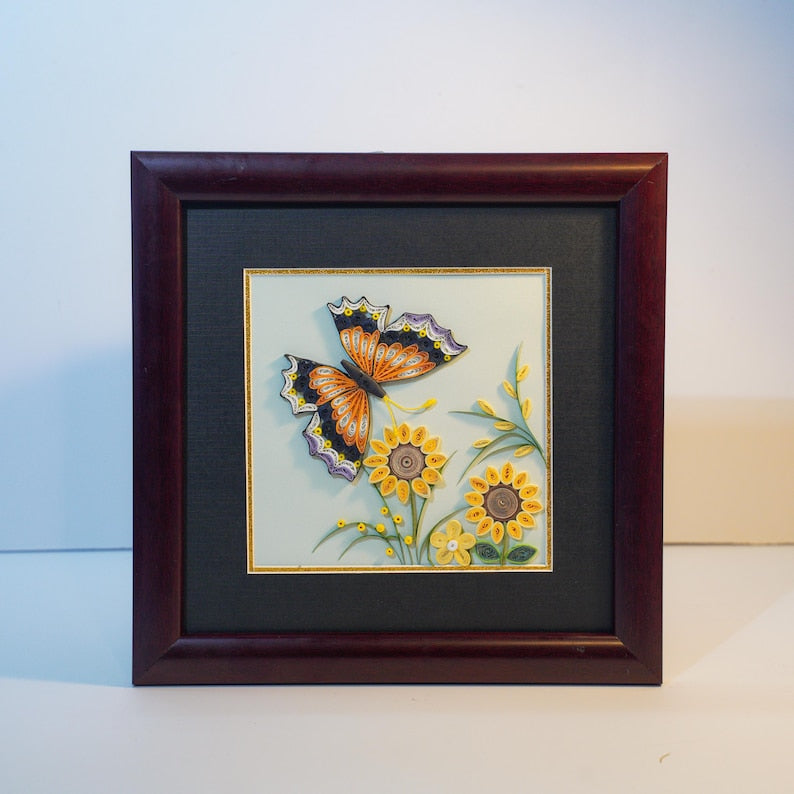 Quilling Schmetterling & Blumen Wandkunst, Gerahmtes 3D Papier Dekor, 24x24 cm, Handgefertigt