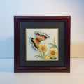 Quilling Schmetterling & Blumen Wandkunst, Gerahmtes 3D Papier Dekor, 24x24 cm, Handgefertigt
