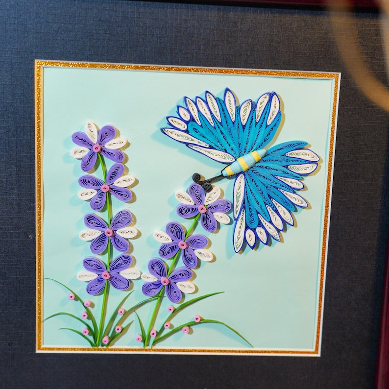 Gerahmtes 3D-Papierblumenbild mit Schmetterlingen, 24 x 24 cm, Wanddekoration