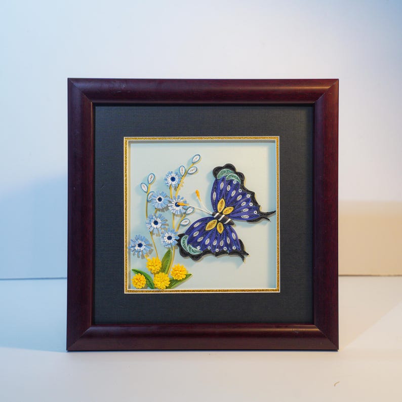 Quilling Wandkunst Schmetterling 3D Papierkunst Blau Gelb 24x24 cm Gerahmt