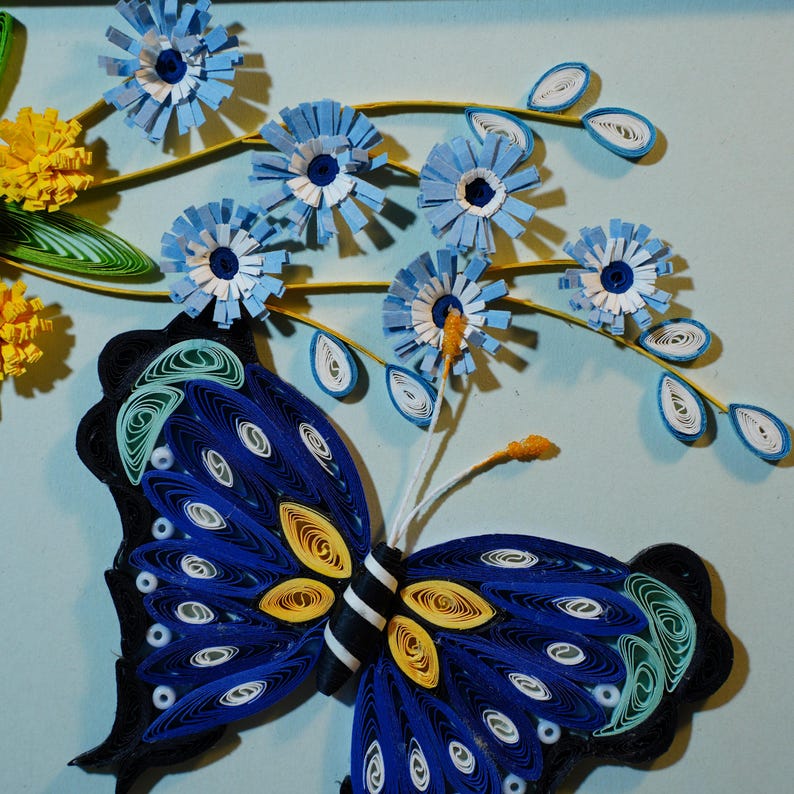 Quilling Wandkunst Schmetterling 3D Papierkunst Blau Gelb 24x24 cm Gerahmt
