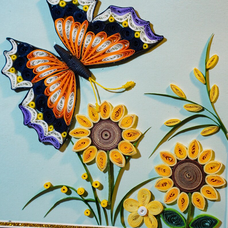 Quilling Schmetterling & Blumen Wandkunst, Gerahmtes 3D Papier Dekor, 24x24 cm, Handgefertigt
