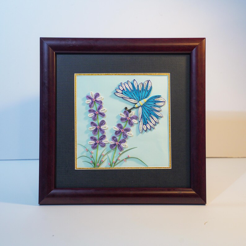 Gerahmtes 3D-Papierblumenbild mit Schmetterlingen, 24 x 24 cm, Wanddekoration