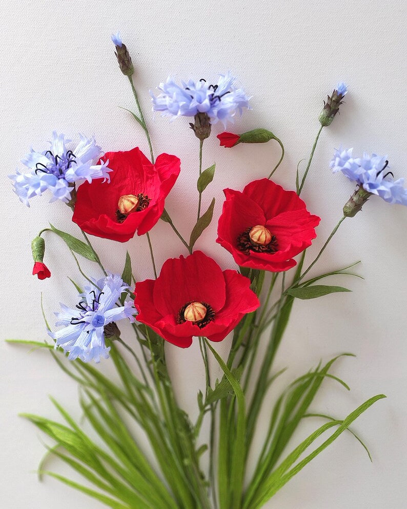 Handgefertigte Krepppapier-Mohnblumen mit Gras, Wildblumen-Hochzeitsdekoration